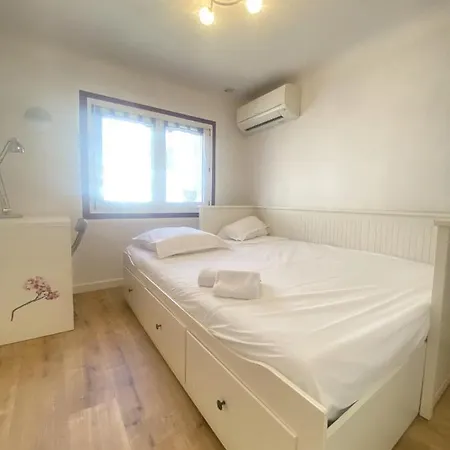 Apartment La Cle Maison De Ville, Clim, Wifi A La Bayore Hyeres